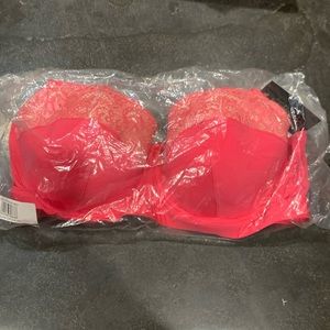 Frederick's of Hollywood Vixen Lace
Accent Bra